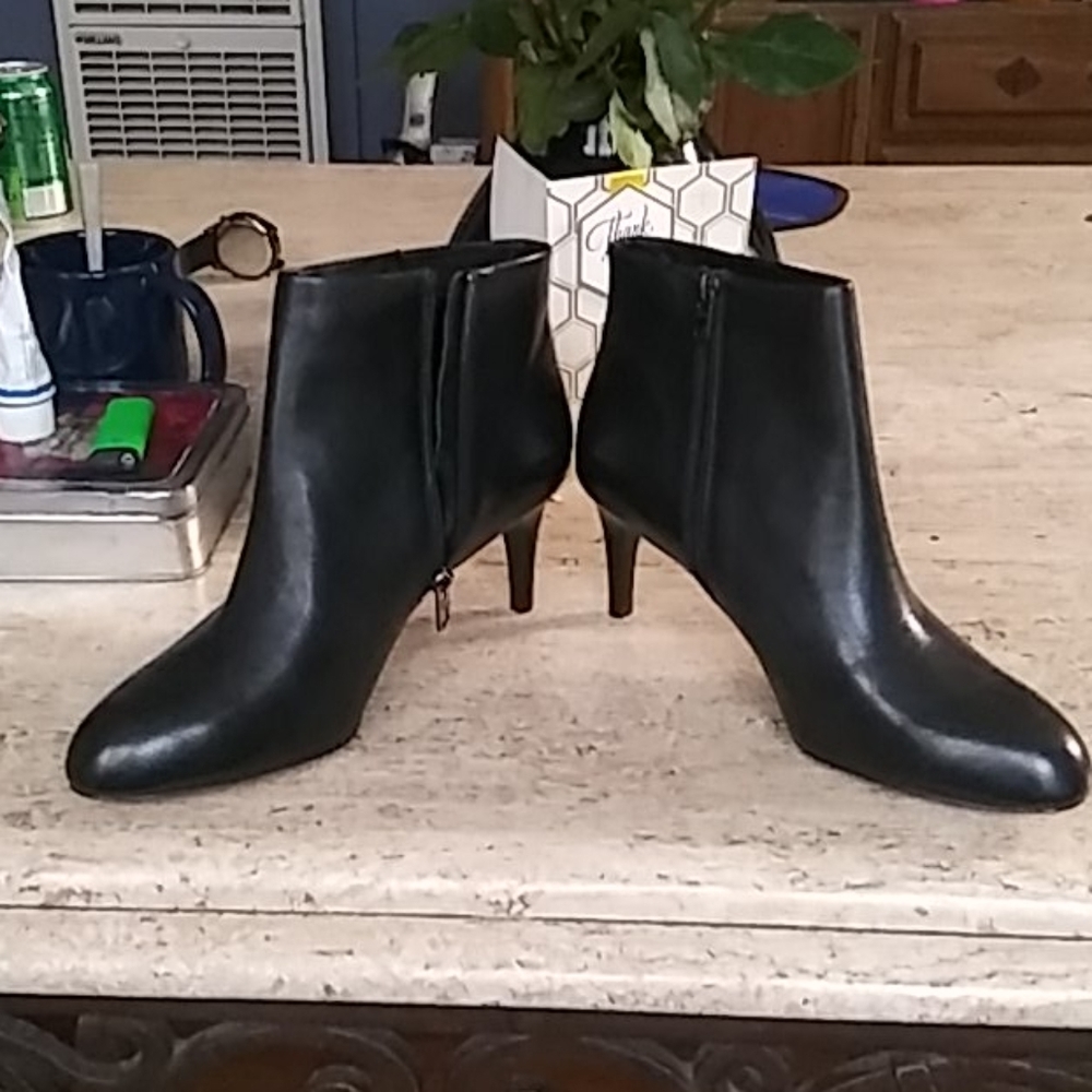 Shoes - Picture 4 of 4